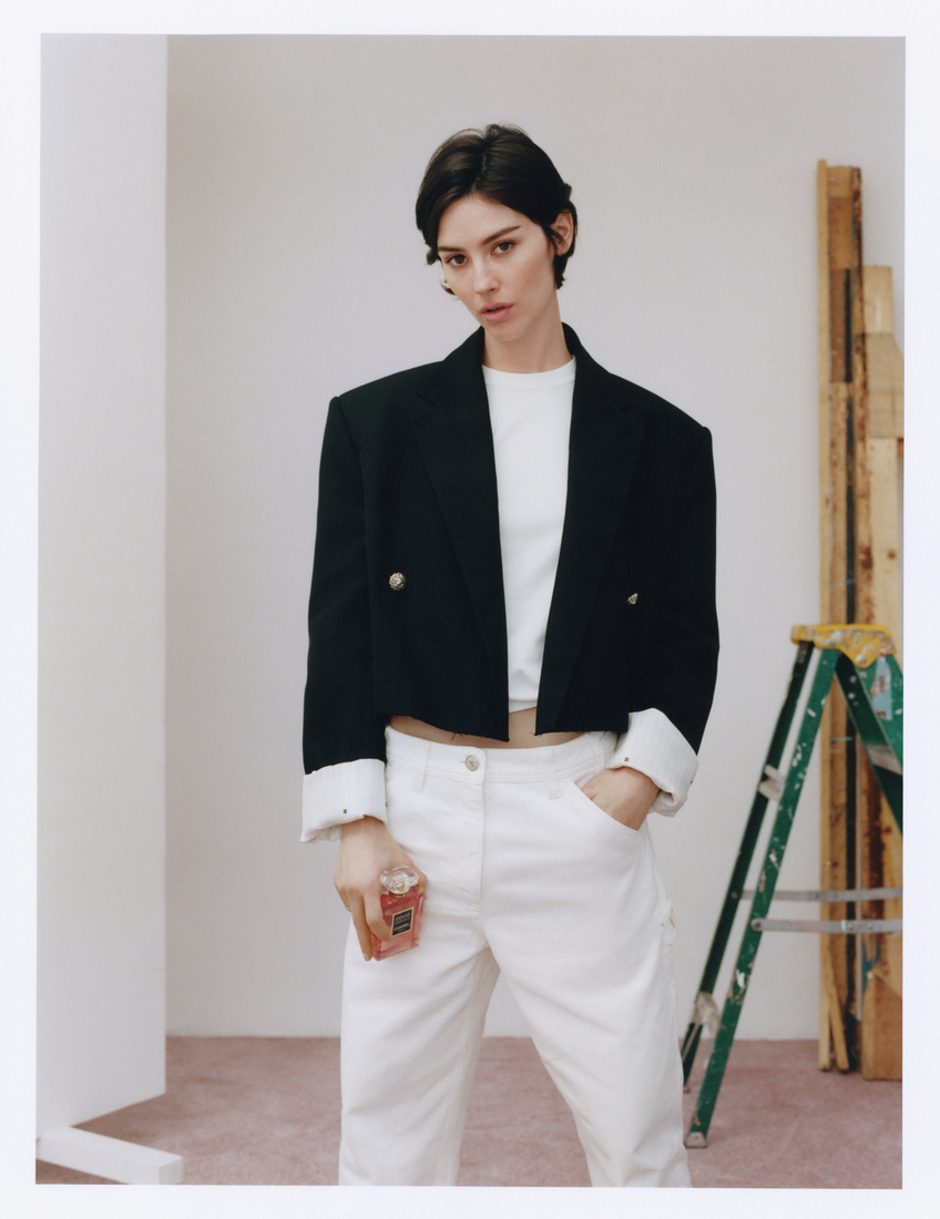 CHANEL全新CRUSH ABSOLU香水成為怦然心動的情信 Gracie Abrams擔任Coco Mademoiselle最新繆思演繹當代女性自由精神