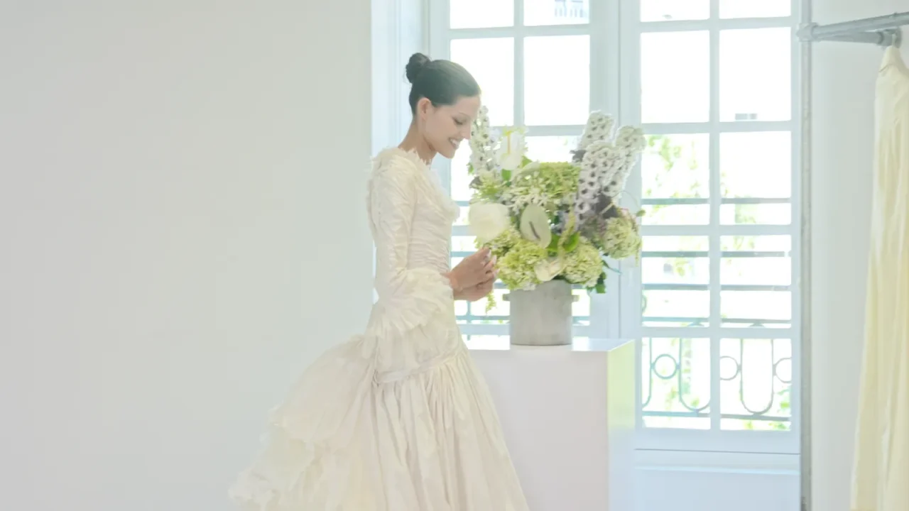 直擊 Gabbriette 的非傳統 Matières Fecales 婚紗試裝：「婚紗應該是你想要的任何樣子。」