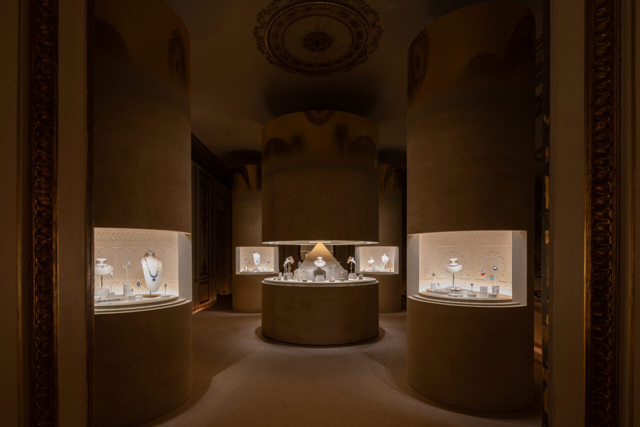 Van Cleef & Arpels全新高級珠寶系列Fascinating Egypt，現代視角詮釋古埃及文明