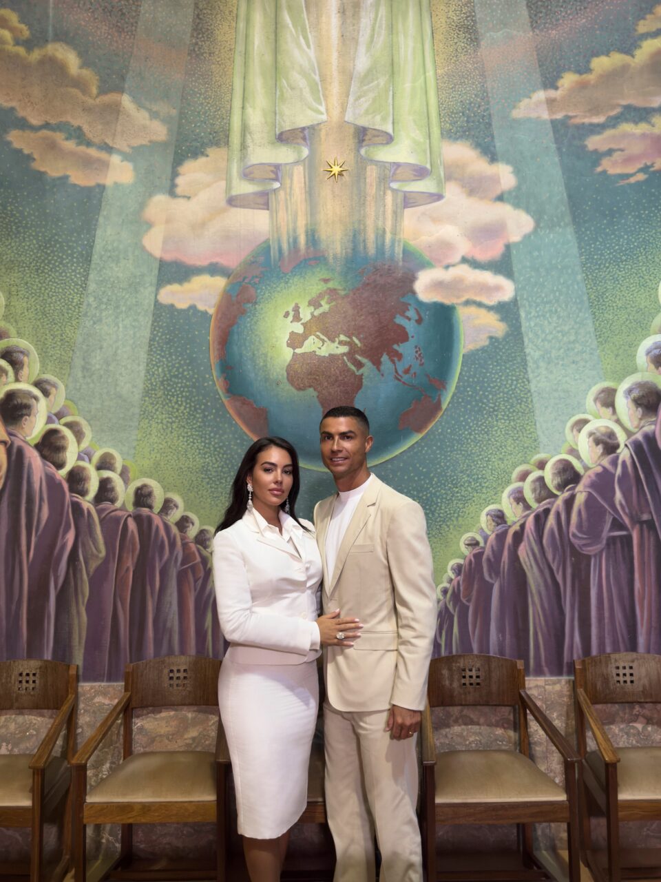 C朗Cristiano Ronaldo與Georgina Rodriguez葡萄牙私密婚禮全紀錄 ！Chopard 50卡鑽石珠寶成亮點
