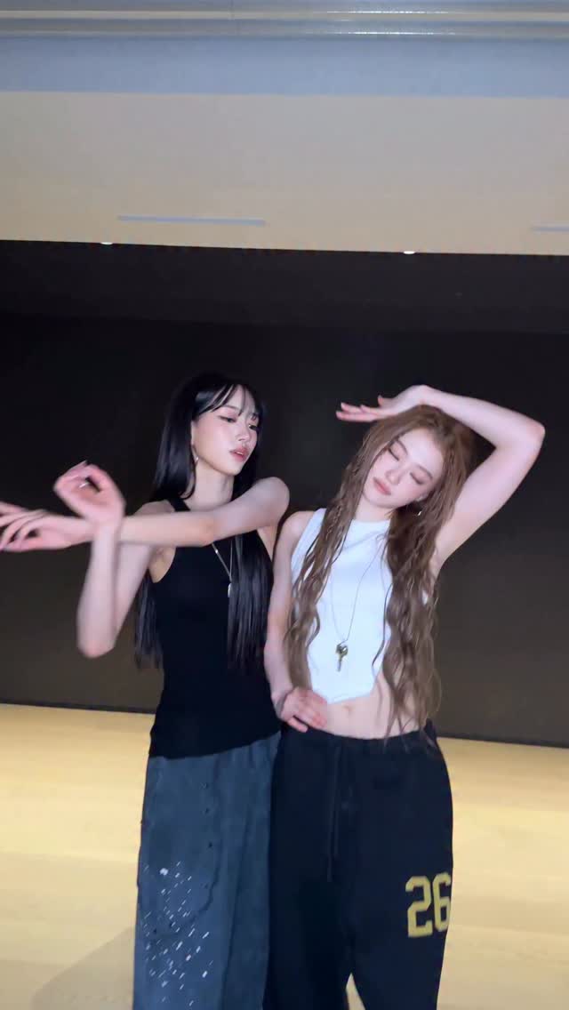 輕鬆練成女團身材！3 個適合新手的在家運動教學影片：3 分鐘練核心、無須瑜伽墊