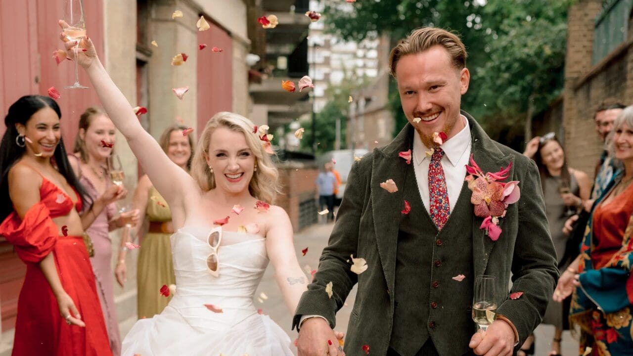 《哈利波特》露娜 Evanna Lynch 結婚了！占星選結婚日期、如電影般的愛情邂逅至復古婚禮細節