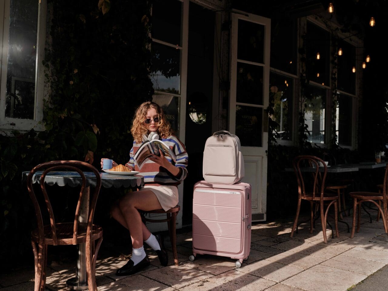 Samsonite Paralux™ 系列行李箱全新配色登場，為 Traveholic + Styleholic 的你重寫旅行時尚之道！