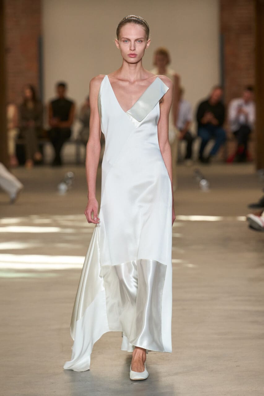 Veronica Leoni 以「刪減」重塑 Calvin Klein  美式極簡｜Spring / Summer 2027