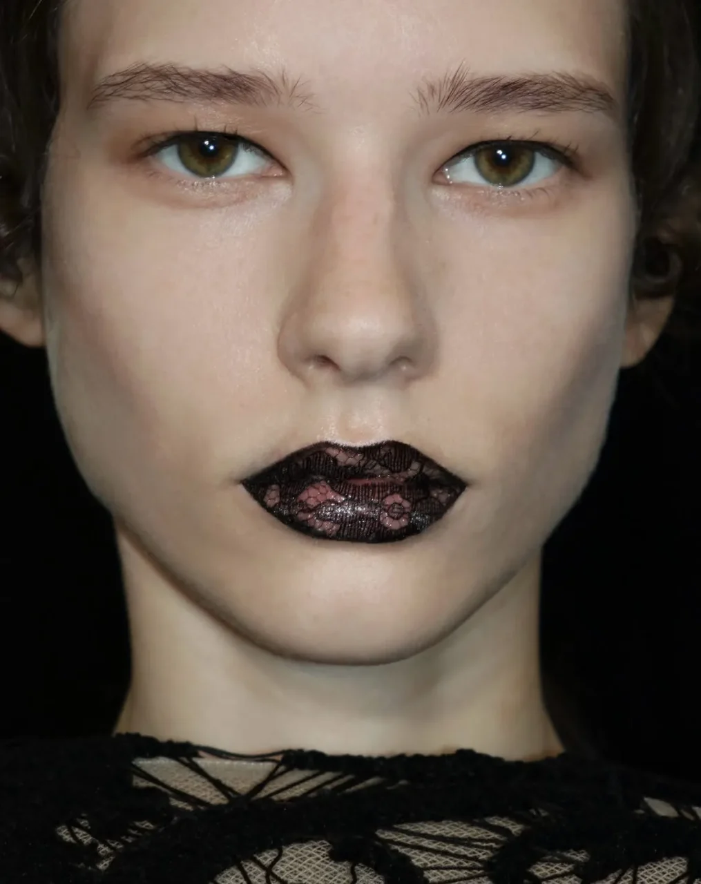 萬聖節2026|最浪漫又神秘「蕾絲妝容」(Lace makeup) 打造出哥德新娘風格