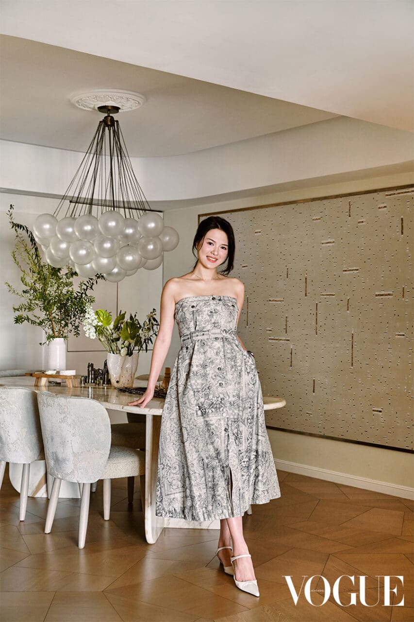 以親手燒製的陶器與品牌自家的織品為擺設,Coltex Furnishing 共同創辦人 Cally Chan 為寓所增添不一樣的質感