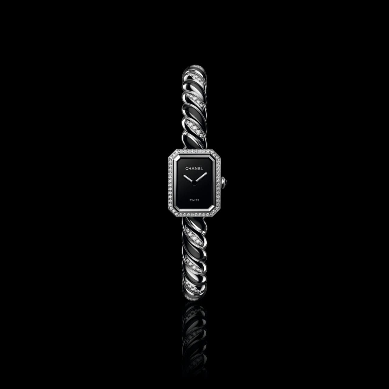 10月焦點腕錶|CHANEL Première Galon 腕錶換上白金新裝,Vacheron Constantin 全新蔚藍色Overseas超薄萬年曆腕錶