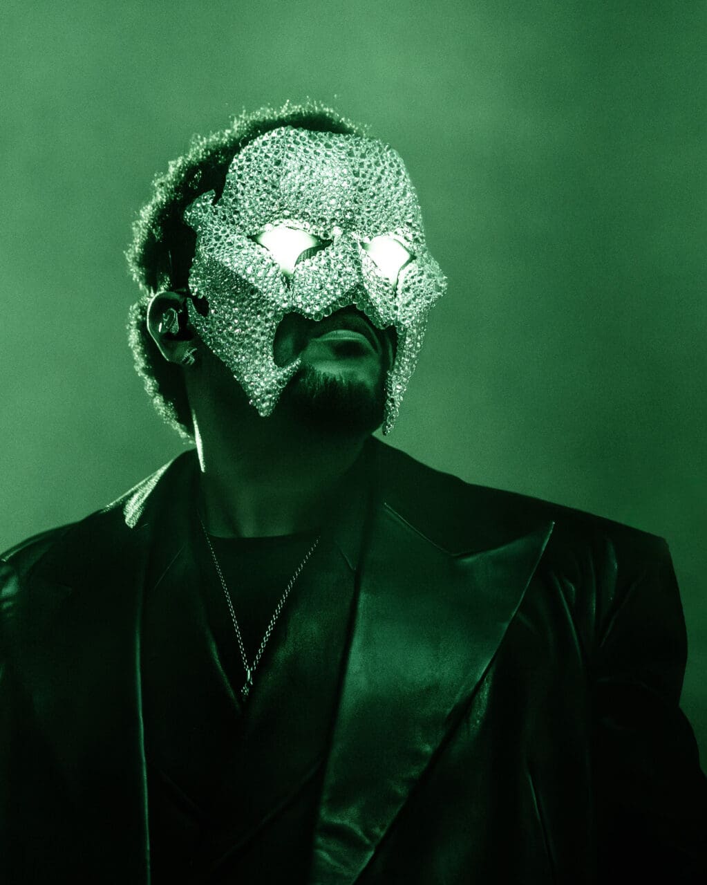 The Weeknd 相隔 10 年再度來港！香港演唱會全球首唱新歌〈Hong Kong〉，驚喜取樣王菲〈季候風〉，巨型機械女神、雷射眼震撼全場，暗黑舞台美學致敬香港電影